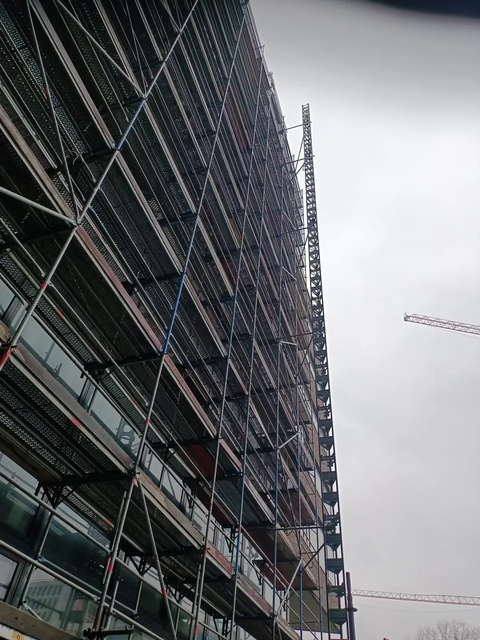 Kompleksowe rusztowanie elewacyjne, kontrakt zagraniczny w Niemczech